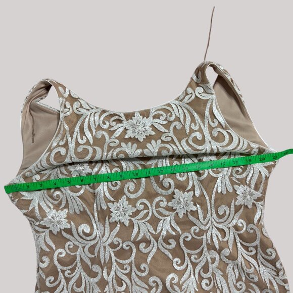 Elegant Beige and White Floral Dress - Picture 10 of 16